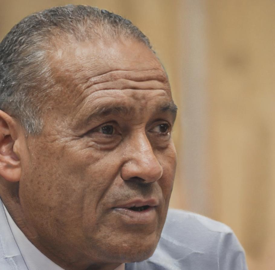 Portrait of Tristan Valeridge, senior market analyst and program instructor